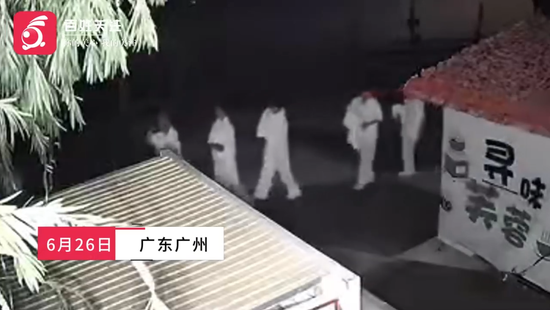 天盈财富 凌晨4点，50余人穿白衣列队行走，官方回应